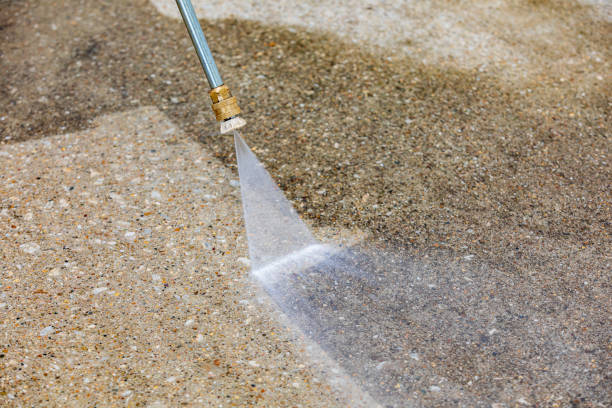 Best Factory Floor Cleaning  in Le Claire, IA