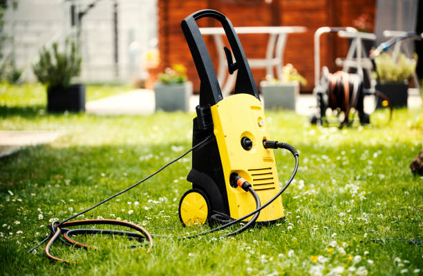 Best Gas Station Cleaning  in Le Claire, IA